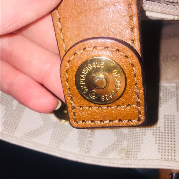 Michael kors purse - Picture 4 of 8